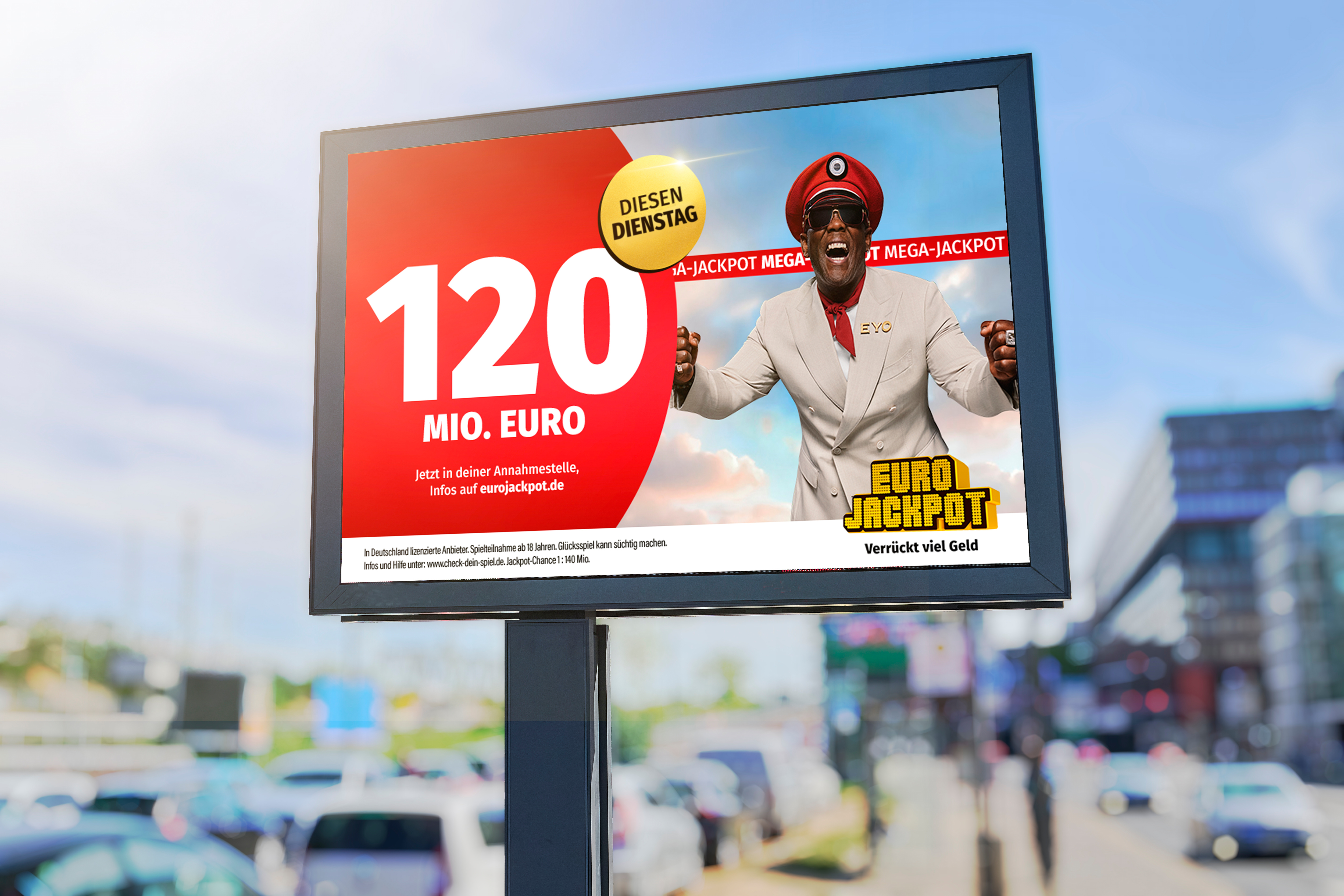 Eurojackpot-Werbetafel in einer Stadt, auf der Euro Jack und der Schriftzug 120 Millionen zu sehen sind